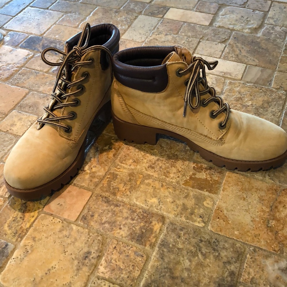 Aldo Soft Leather Hiking Boot Tan &Brown Size 8
